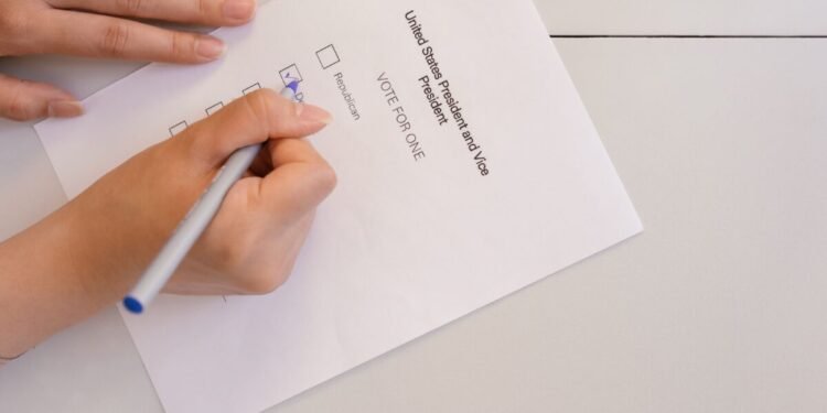 2026 Political Polling Methods Guide — 2026 Political Polling Methods: Essential Beginner's Guide — Photo by Mikhail Nilov on Pexels